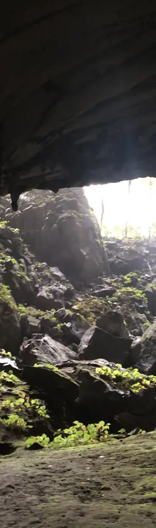 Grosse und kleine Höhlen